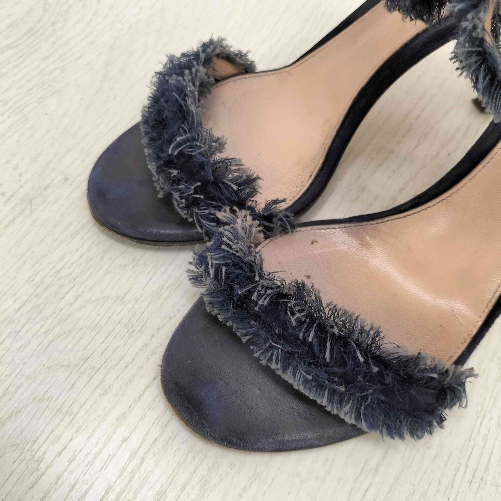 ジャンビトロッシ Gianvito Rossi フリンジ ストラップ サンダル
