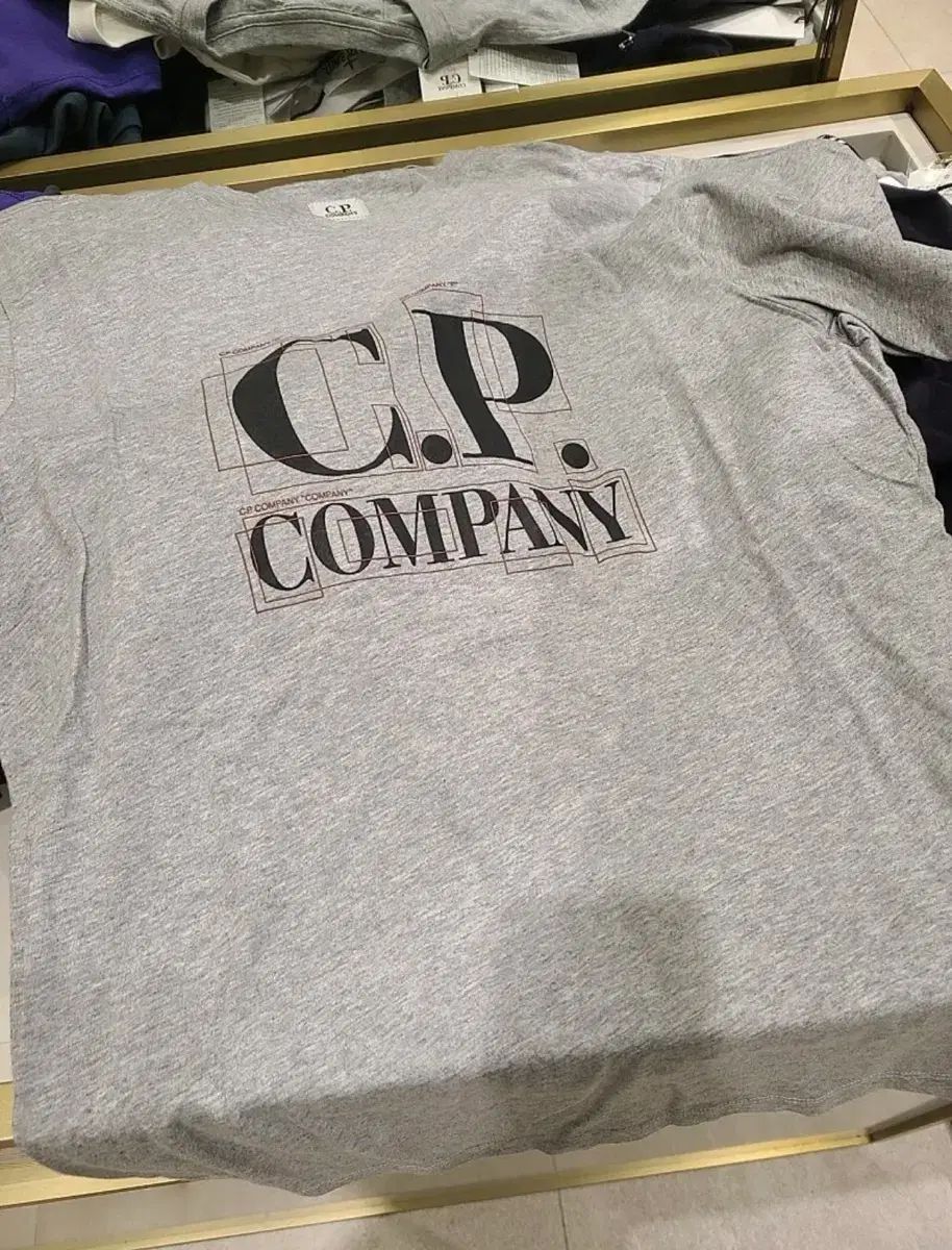 新品/正規品 C.P. COMPANY シーピーカンパニー スウェット グレー
