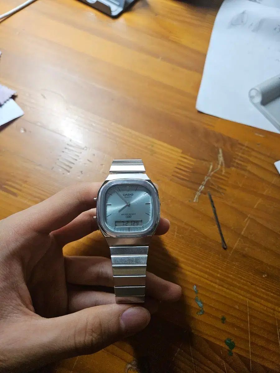 AQ240E-2A シルバー 出品 開封商品です