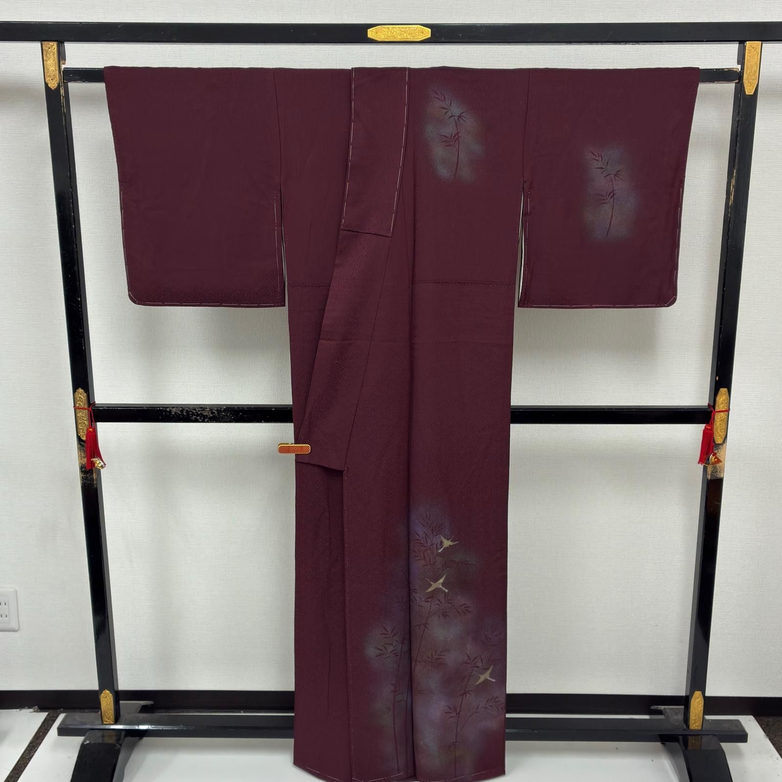ア*ト様 裄66 縮緬 付け下げ 正絹 紋なし 上品な花 正絹 AK-6571 付け下げ 裄66 正絹 紋なし 金彩 美しい草 袷 着物 a-161 - メルカリ