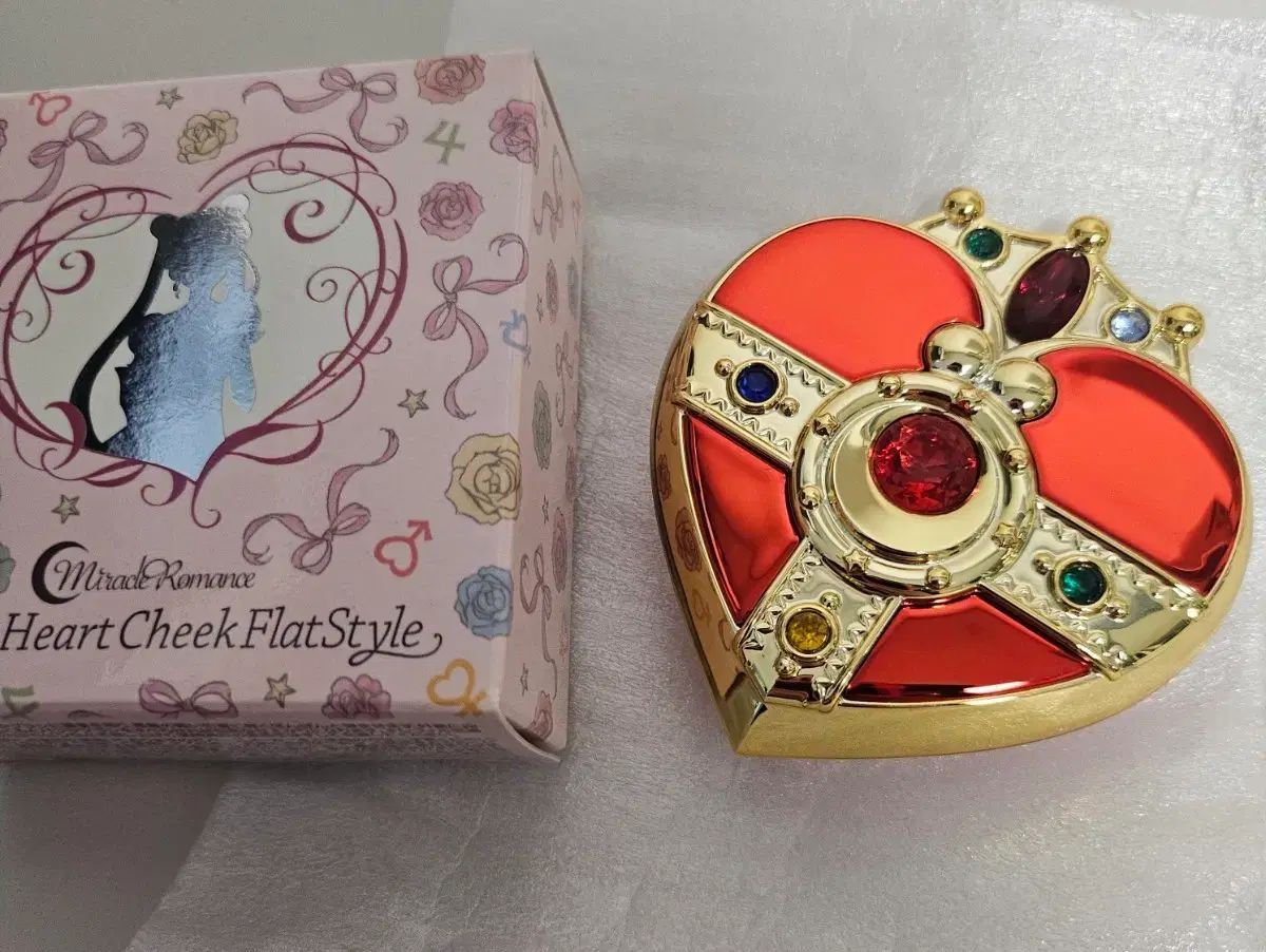 セーラームーン コズミック ハート フラット チーク 出品