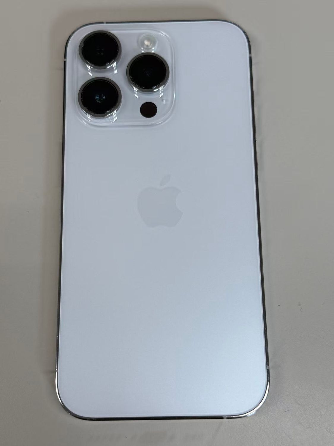 美品 iPhone14 Pro 128GB シルバー バッテリー100% SIMフリー - メルカリ
