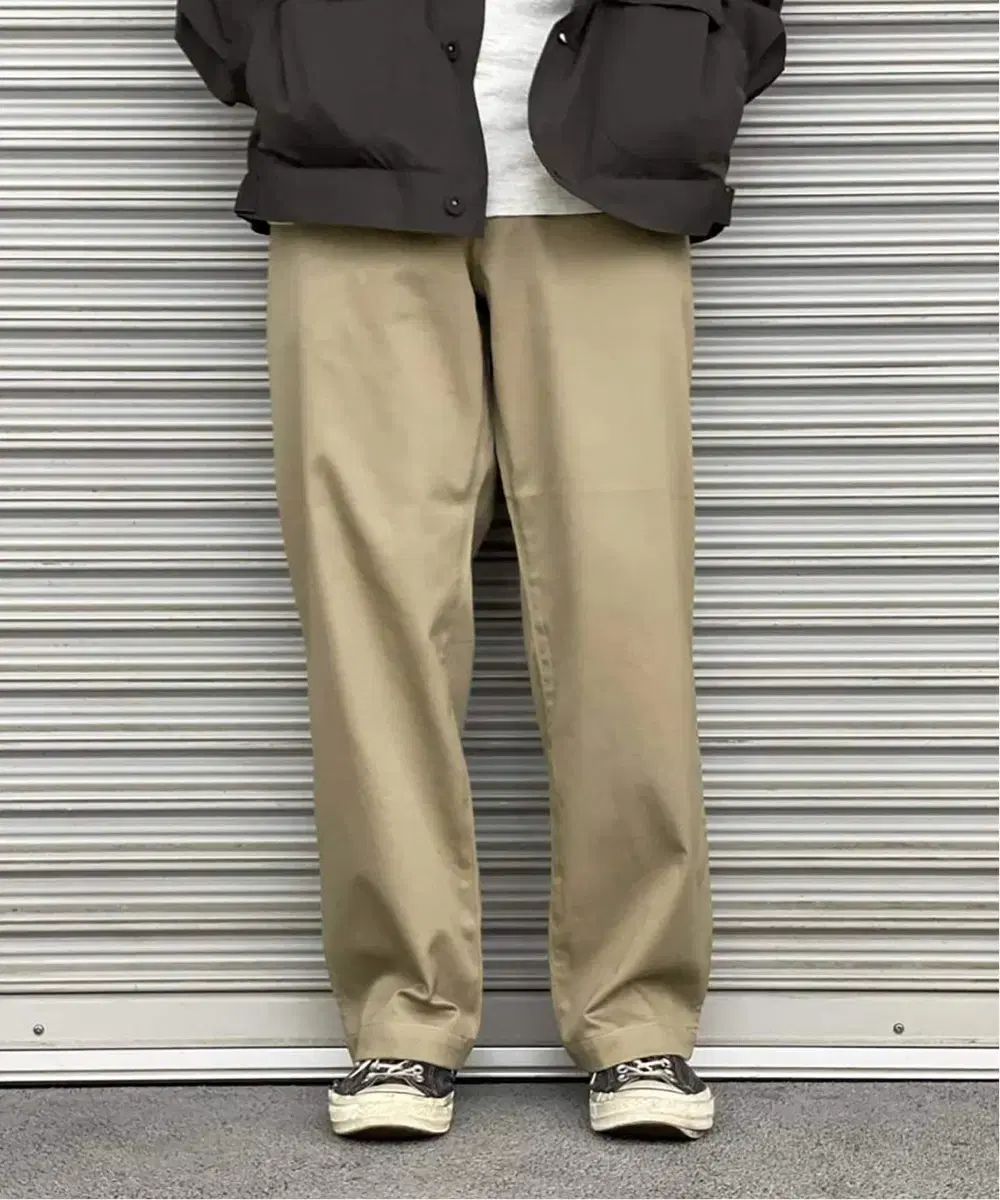 comoli 23ss コットン チノ オーバパンツ 1サイズ