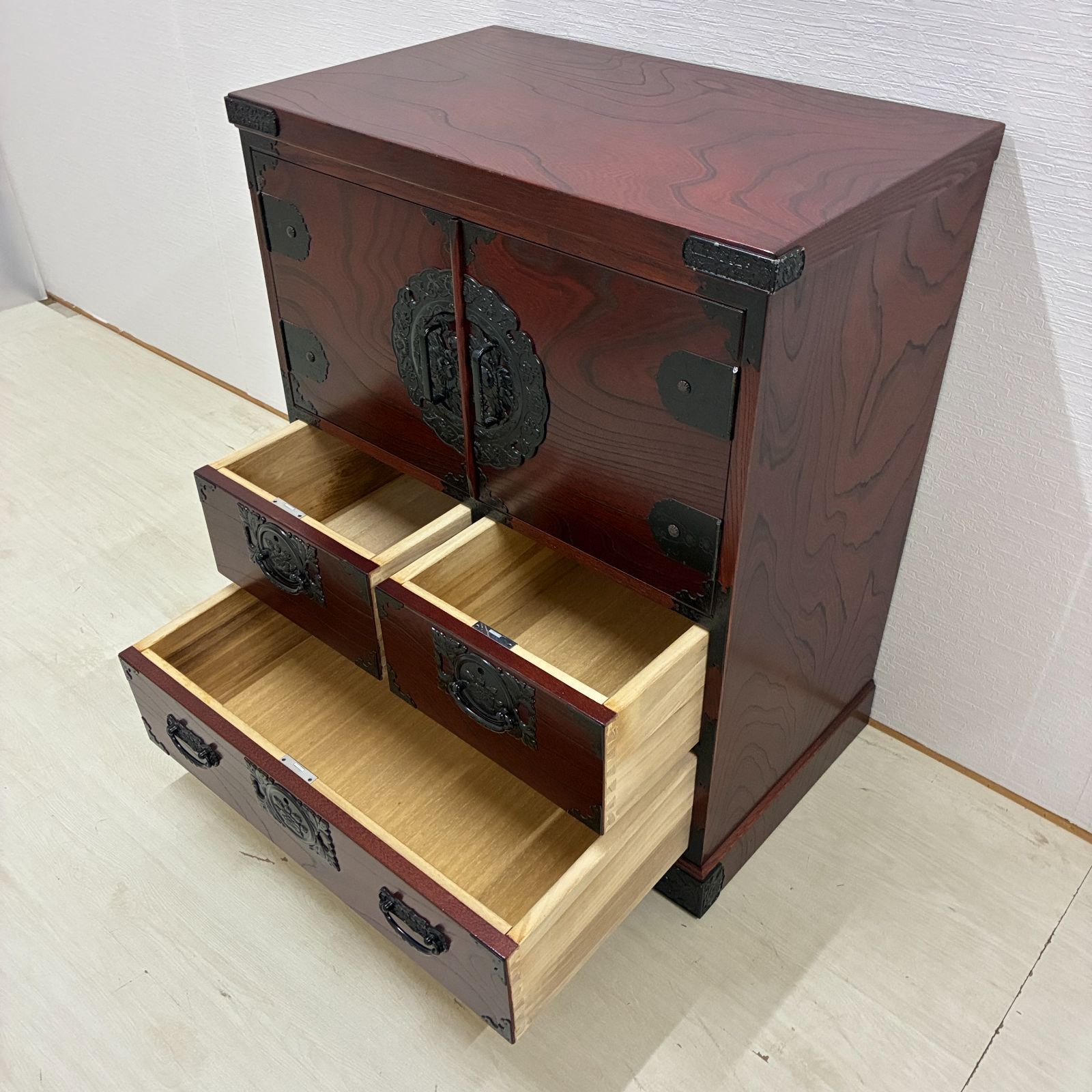 飛鳥工芸家具 欅箪笥 民芸家具 タンス キャビネット　収納　古民家 飛鳥工芸家具 欅箪笥 民芸家具 タンス キャビネット 収納 古民家