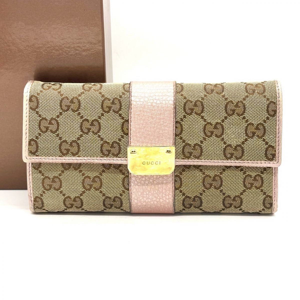 【甘さに芯を忍ばせて】　GUCCI　長財布 GGキャンバス フラップ レザー シルバー金具 12カード　メタリックピンク