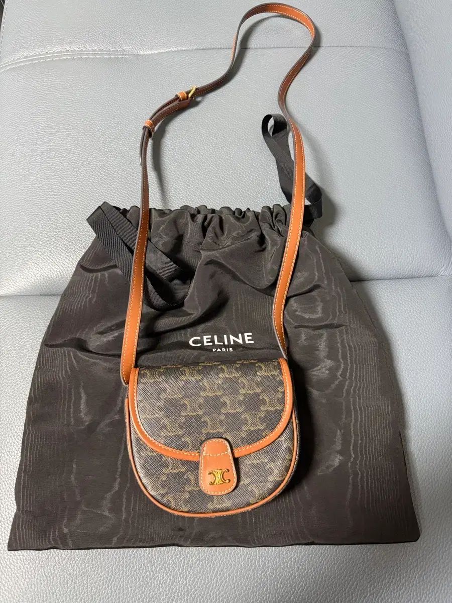Celine セリーヌ ミニベサチェ バッグ 出品