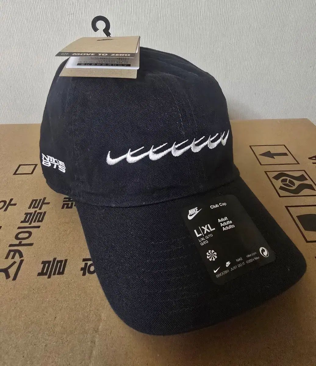 ナイキ BTS（防弾少年団・バンタン） コラボ クラブキャップ 帽子 L/XL