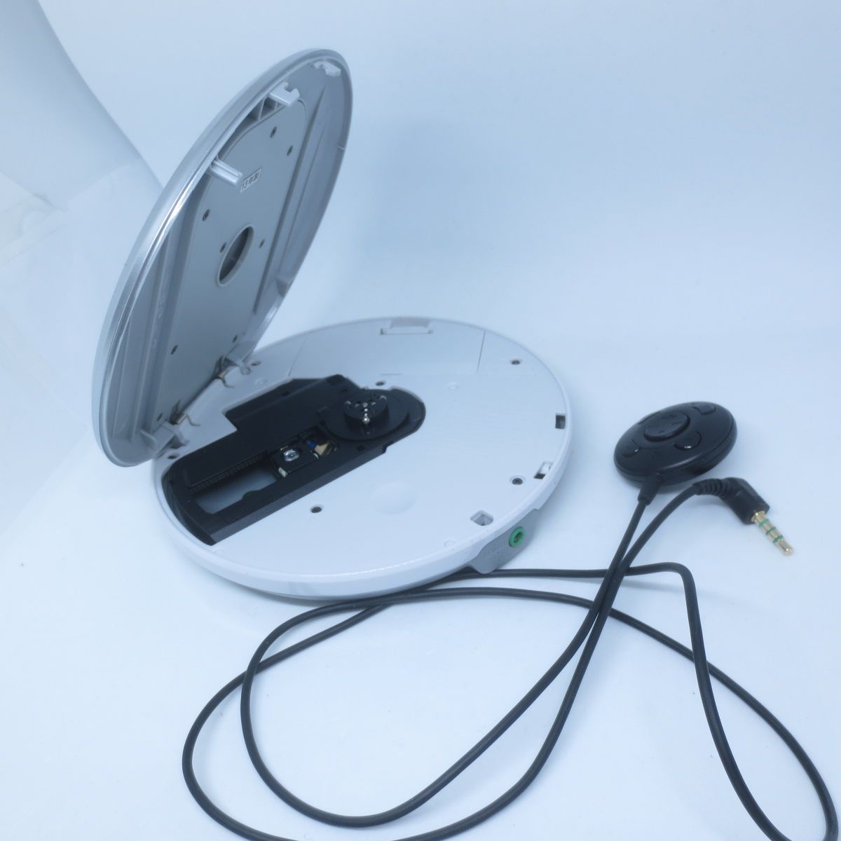 I423 動作品 SONY CD WALKMAN ポータブル CD プレイヤー D-NE241 MP3