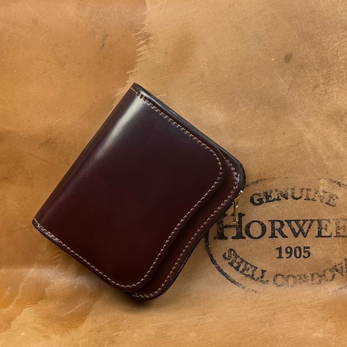 【LAWREN 手縫い 二つ折り財布 スタンプあり(#8バーガンディ)】ホーウィン シェルコードバン コンパクトHORWEEN 大容量 小銭が増えても膨らまない 革財布 馬革 コードバン 経年変化 YKK THK メンズ ギフト 誕生日プレゼント 革小物 2