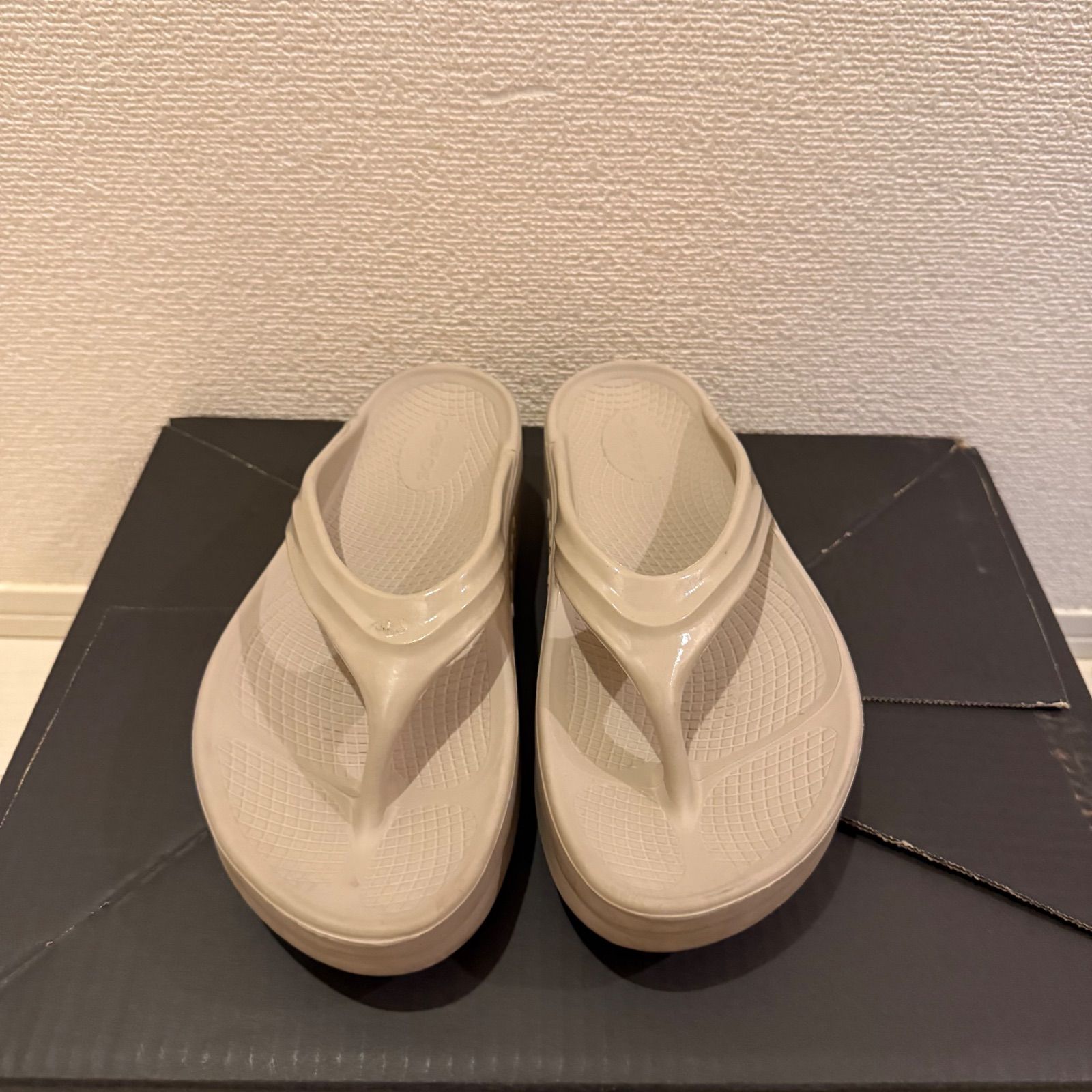 値下げ可能！】OOFOS Women's OOmega Chukka 