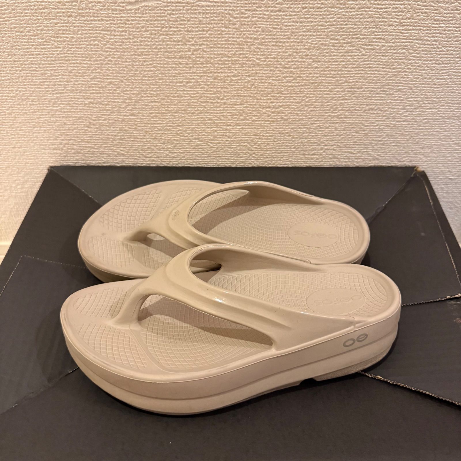 値下げ可能！】OOFOS Women's OOmega Chukka 