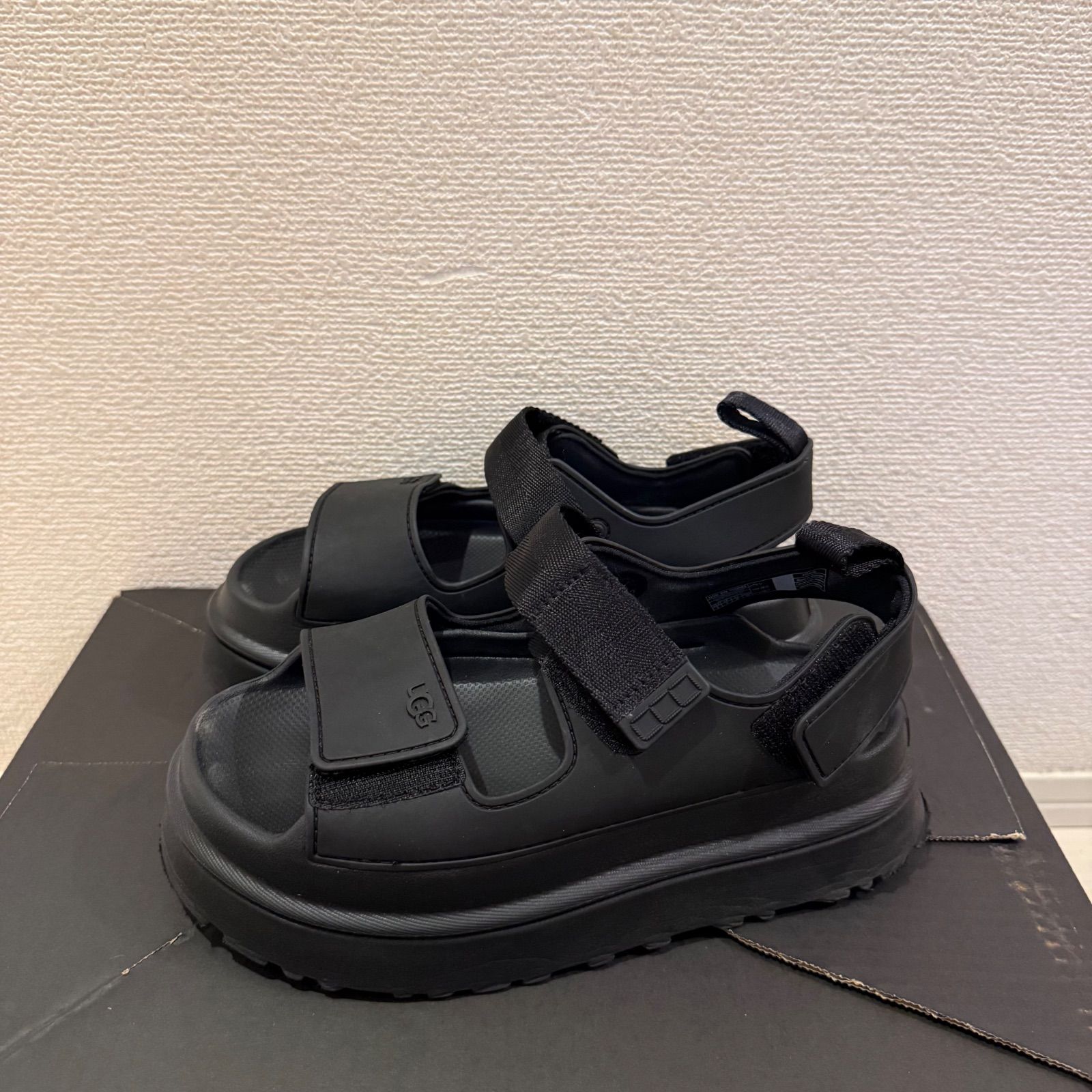 【値下げ可能！】UGG GOLDENGLOW BLACK アグ　ゴールデングロウ　ブラック　BLACK 黒　22cm USW5
