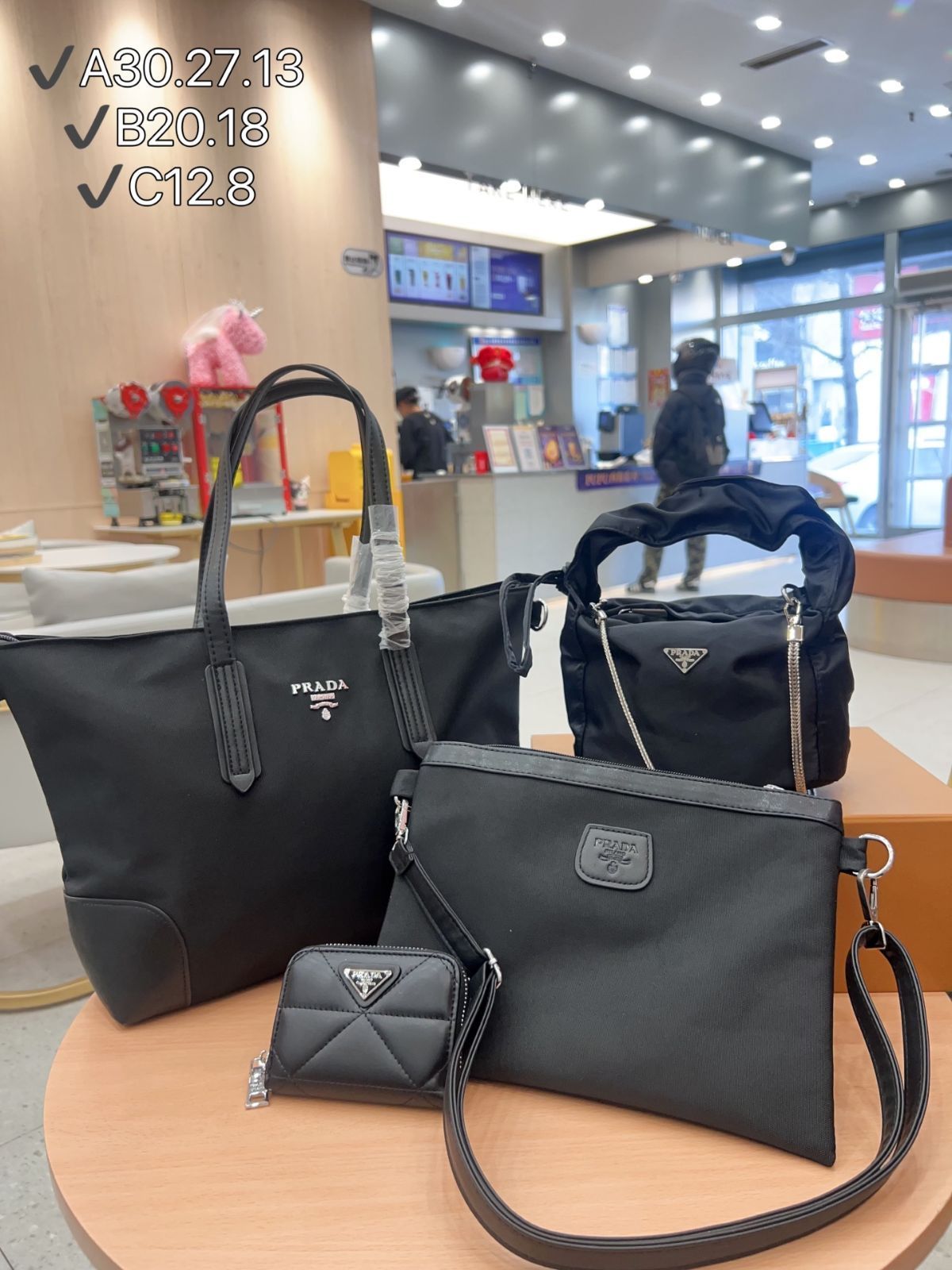 [本日特価] TOP New 2025 高品質3点セット - Prada 2点セット + ドローストリングチェーンバッグ + 財布 本日限定特別割引！[本日特価|新品未使用品]
