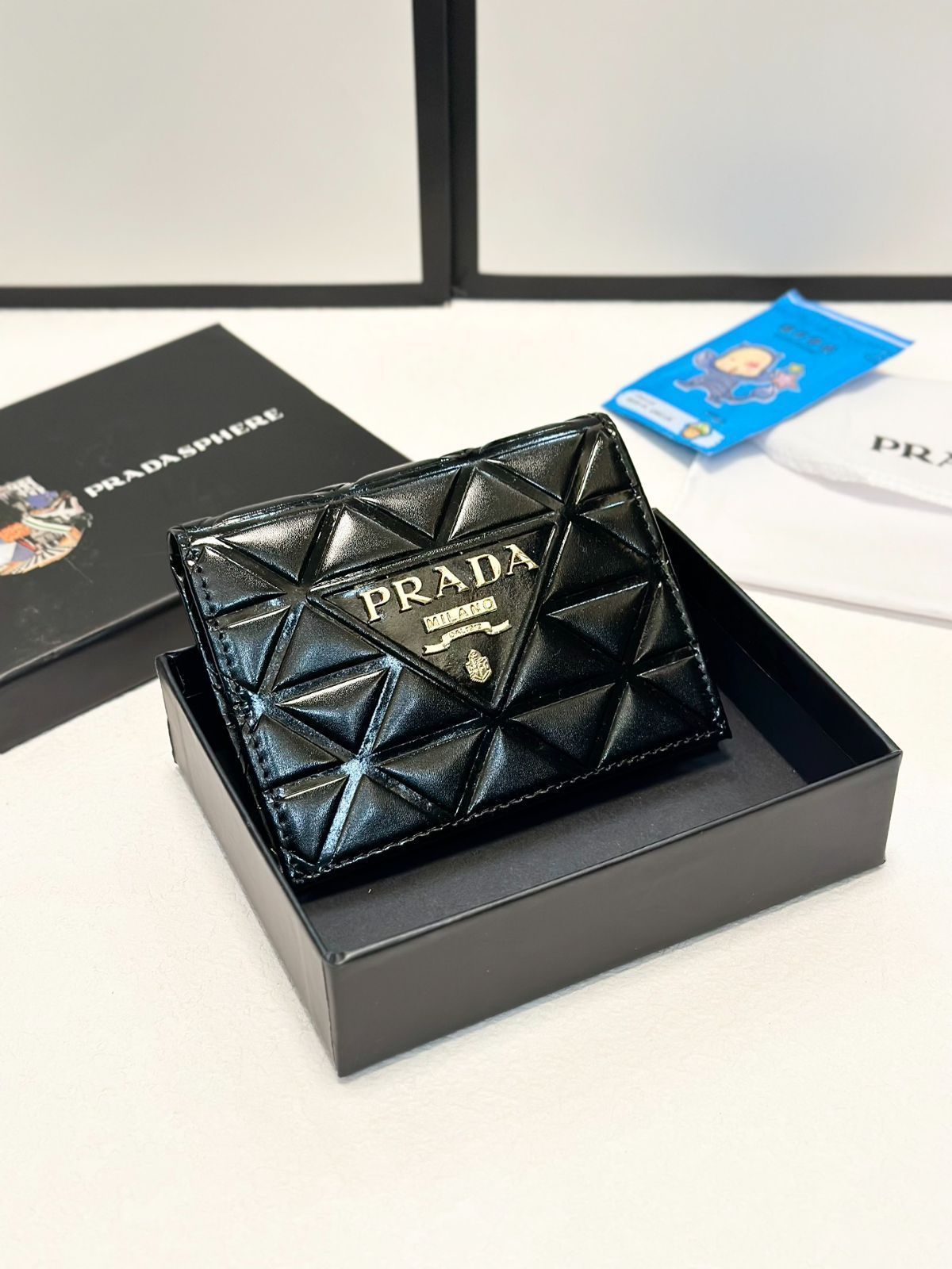 【今日特価】PRADA プラダ ブラック ショート ウォレット兼用カードケース 送料無料 在庫限定セール価格！
