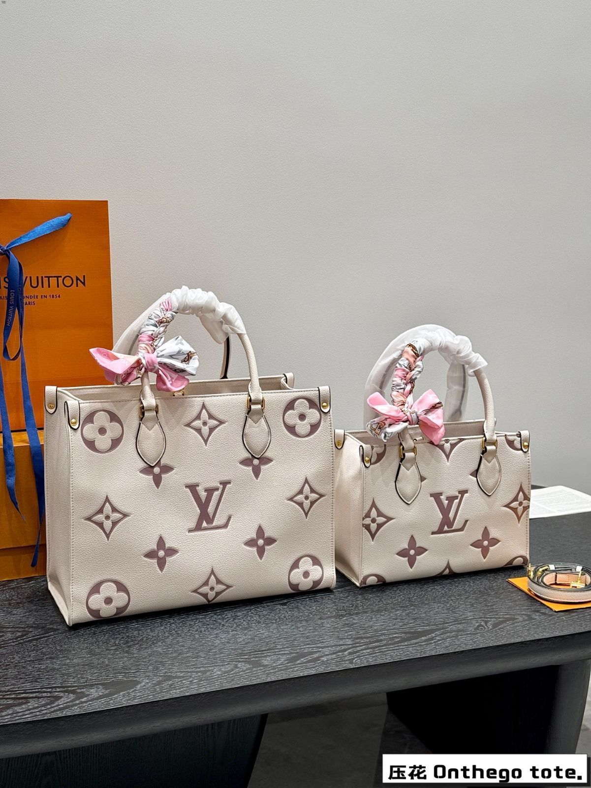 LV Onthego bb ジャングルトートバッグ（折りたたみギフトボックス付き）【中号 35cm / 小号 25cm】