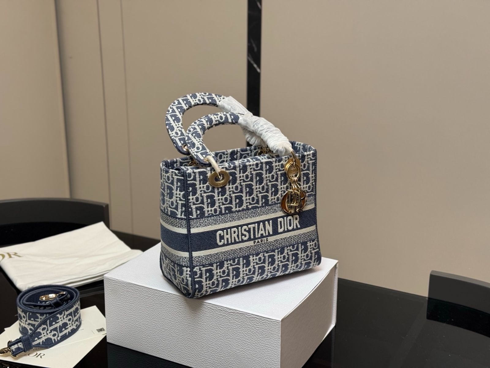 【今日特価】Dior 刺繍 デイヴィッドバッグ！国内送料無料！限定在庫セール価格です！