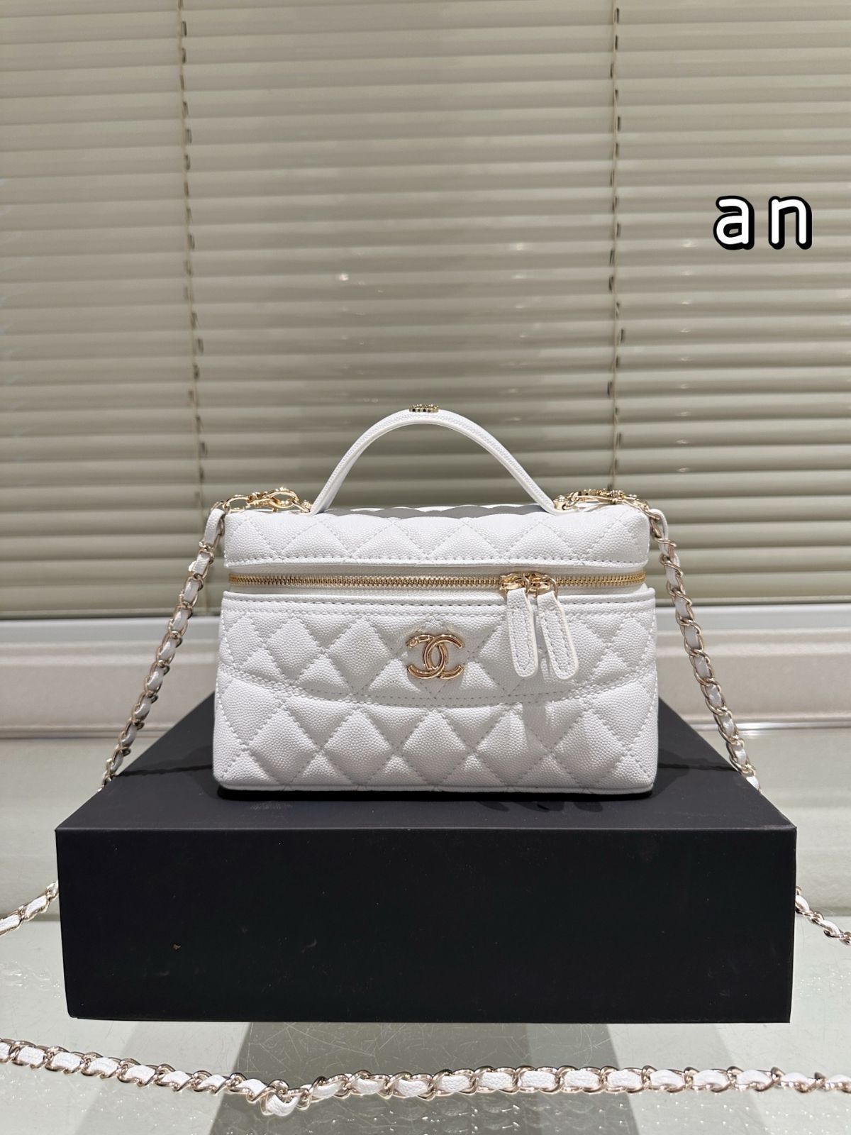 【今日特価】Vintage Chanel Bento Bag（ヴィンテージ シャネル ベントオバッグ）