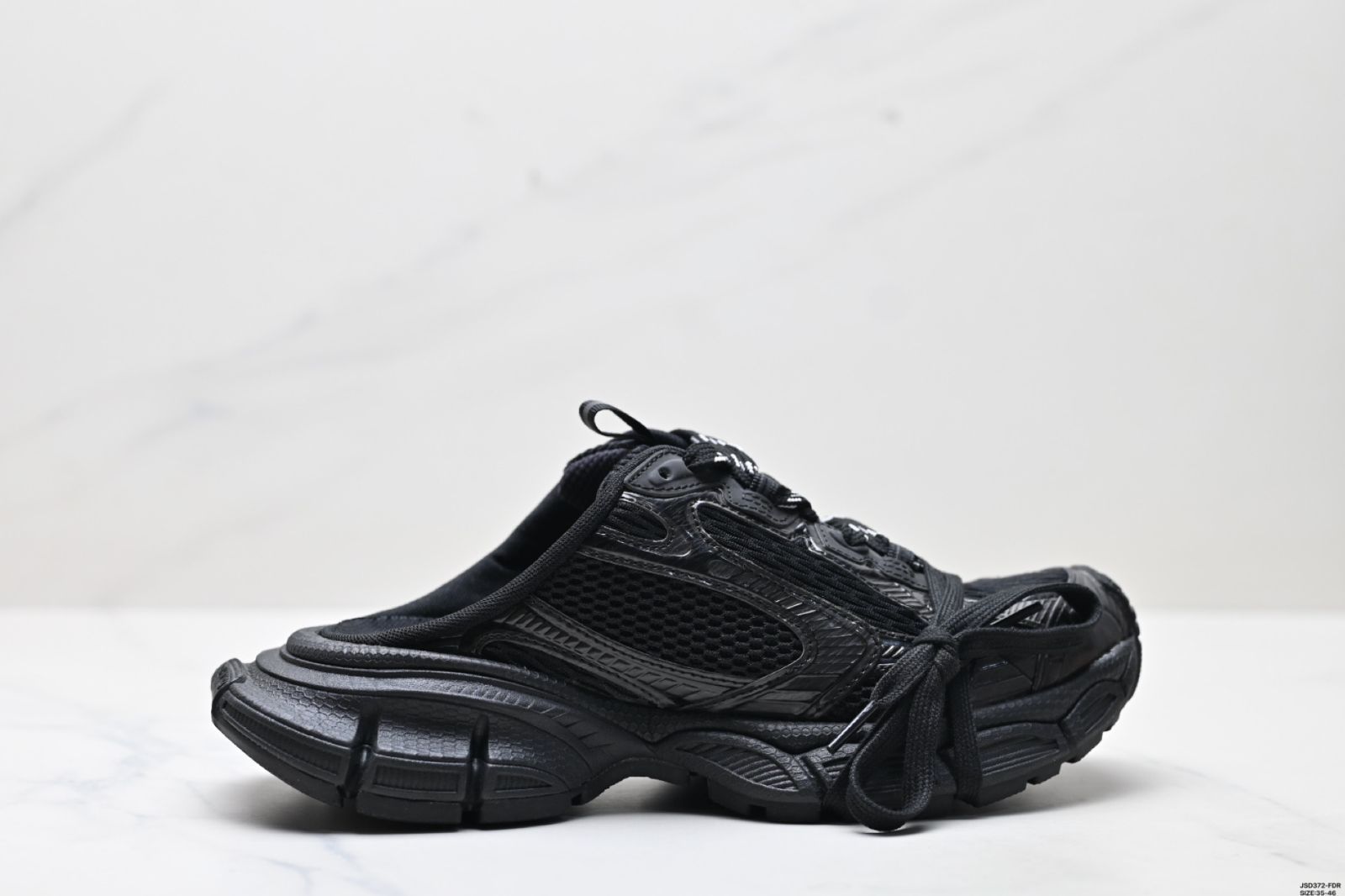 バレンシアガ（Balenciaga）3XL Mule 革（かわ）製（せい）トップカバースリッパ