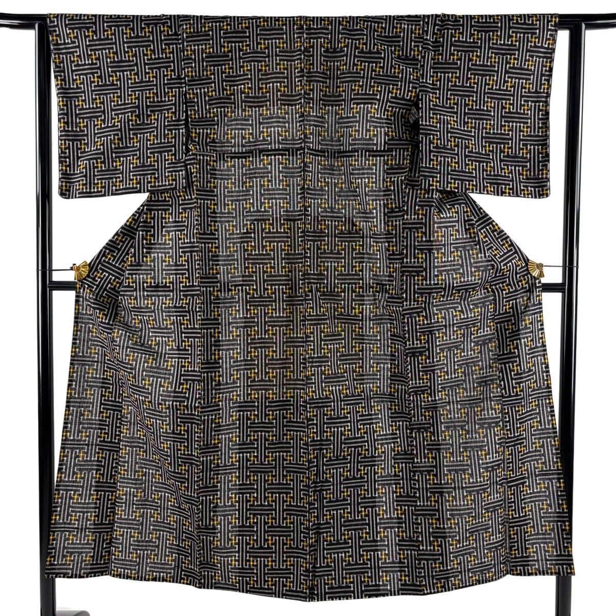 紬 身丈150cm 裄丈62cm S 単衣 バチ衿 紗綾形 墨色 正絹 名品 【中古】