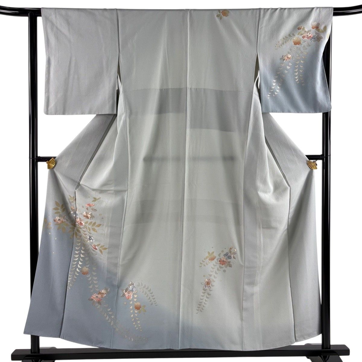 付下げ 身丈156cm 裄丈64cm M 袷 菊 椿 刺繍 青灰色 正絹 名品 【中古】