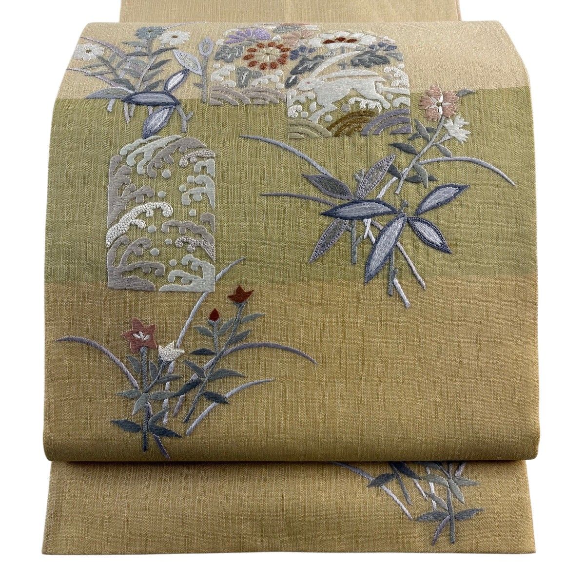 【美品】 袋帯 名品 うさぎ 草花 金糸 刺繍 ベージュ お太鼓柄 正絹 【中古】