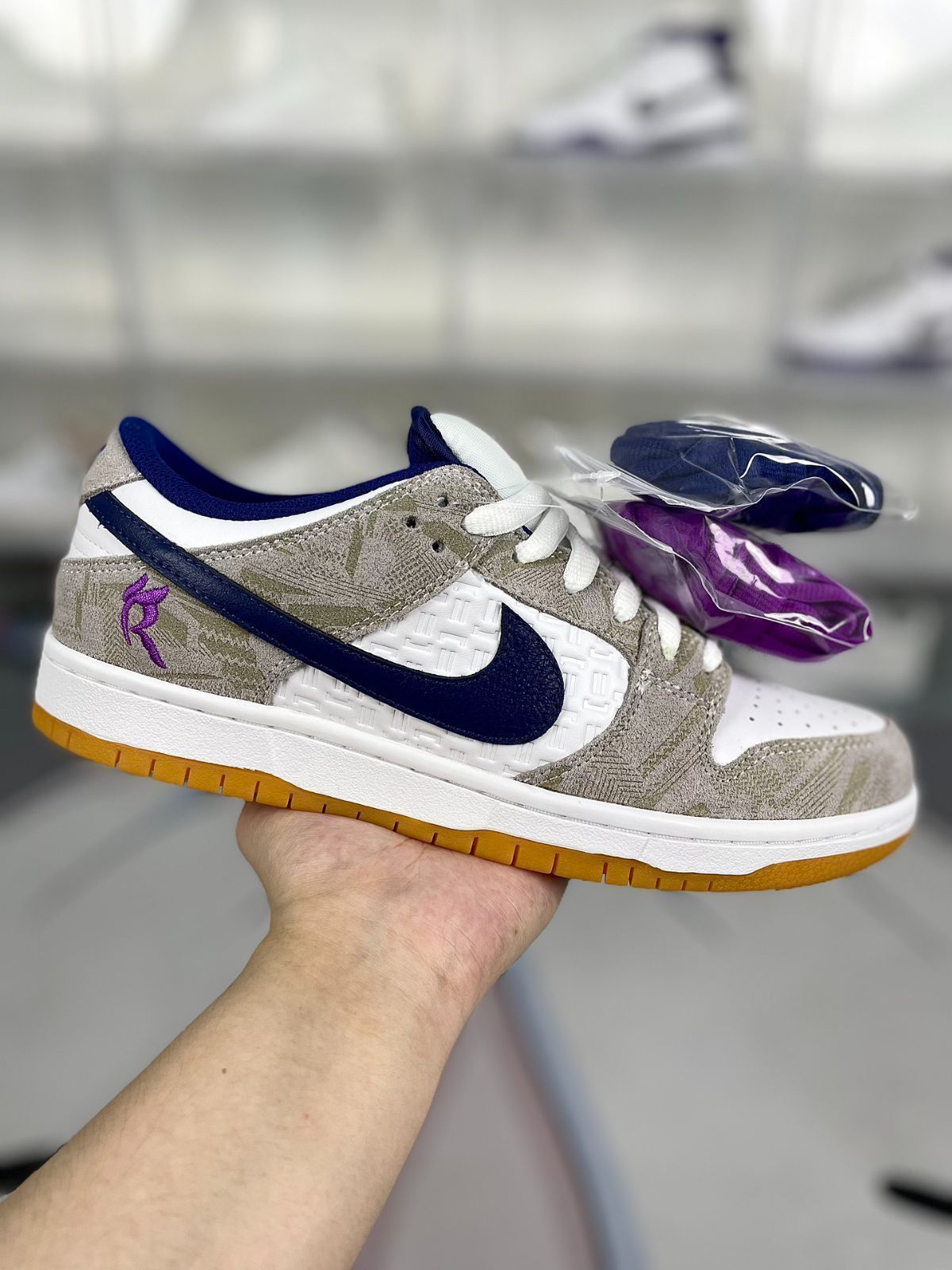 NIKE rayssa leal x nike dunk sb pure platinum and vivid purple