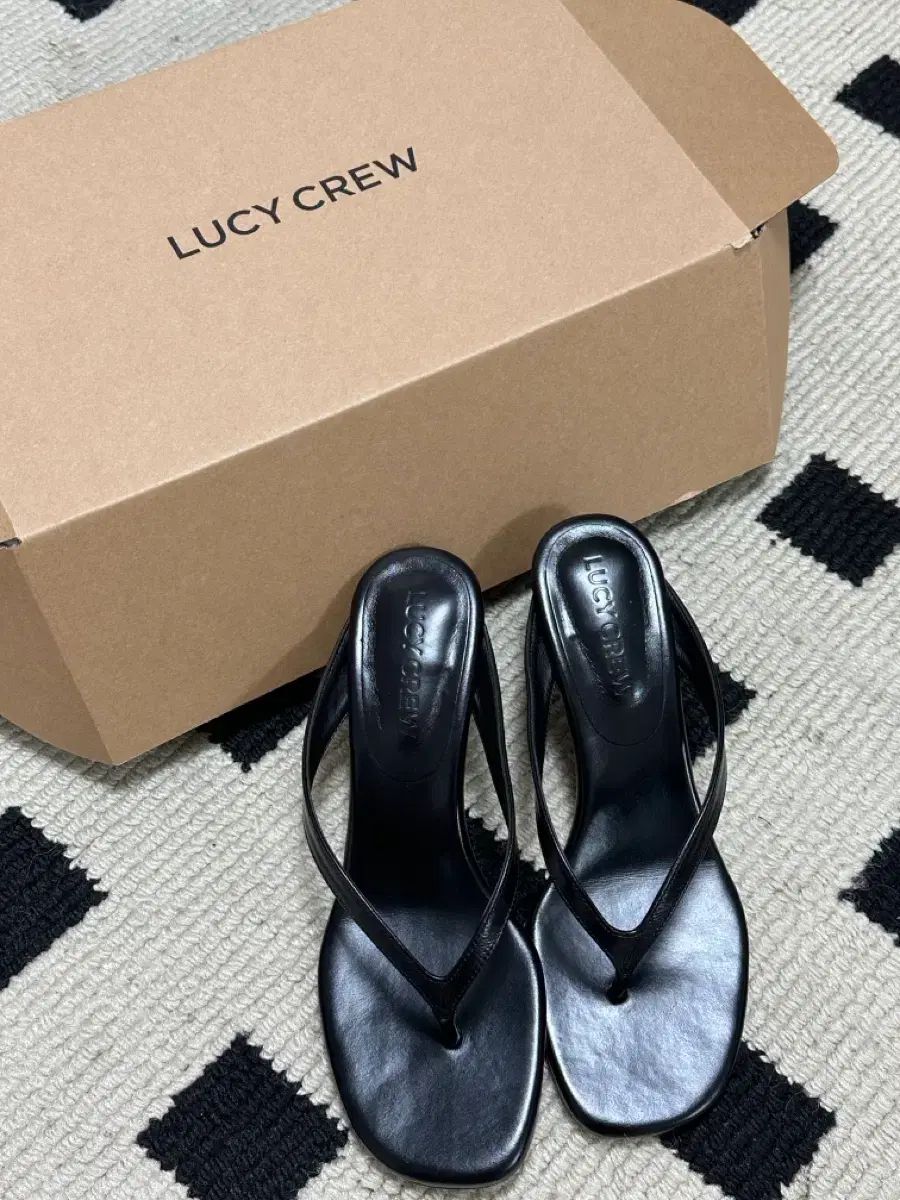 LUCYクルー グロシー スタシ ウェッジビーチサンダル ヒール (5cm)