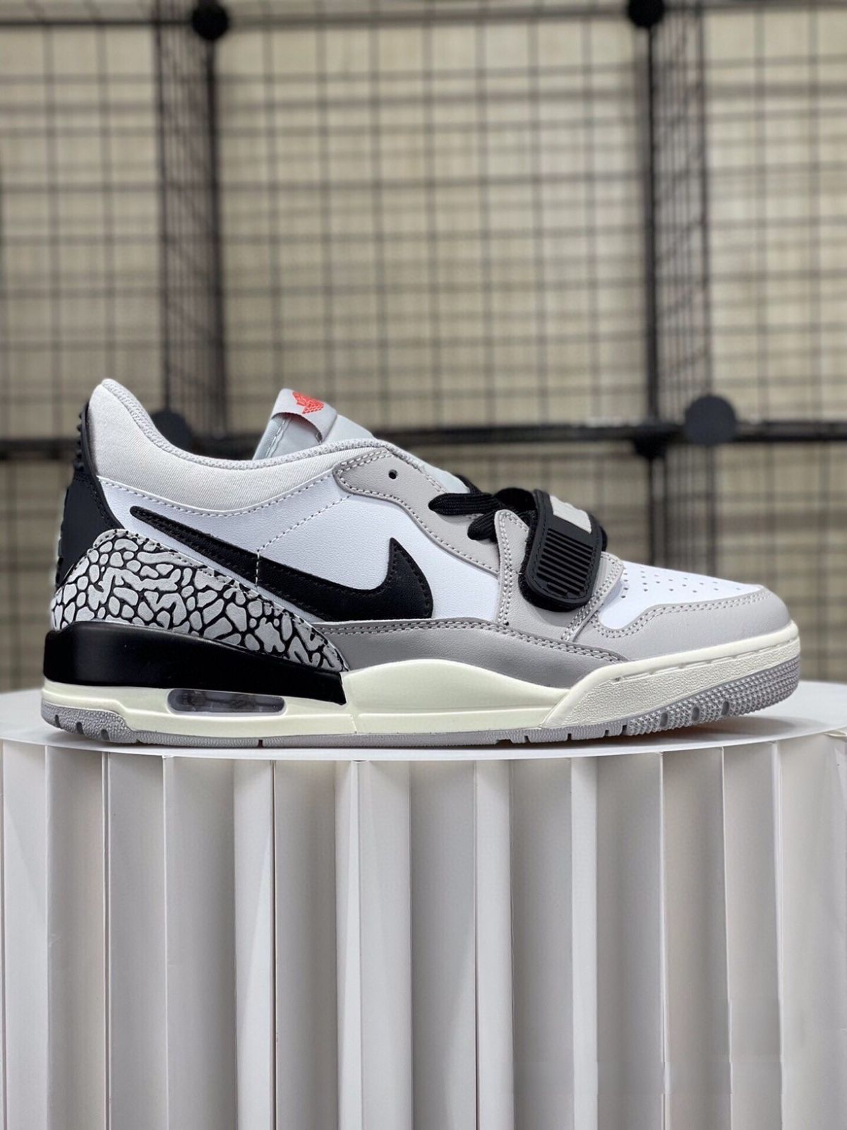 お値下げしました??即購入?? Nike Air Jordan legacy aj312 cd7069-101 箱付 男女兼用