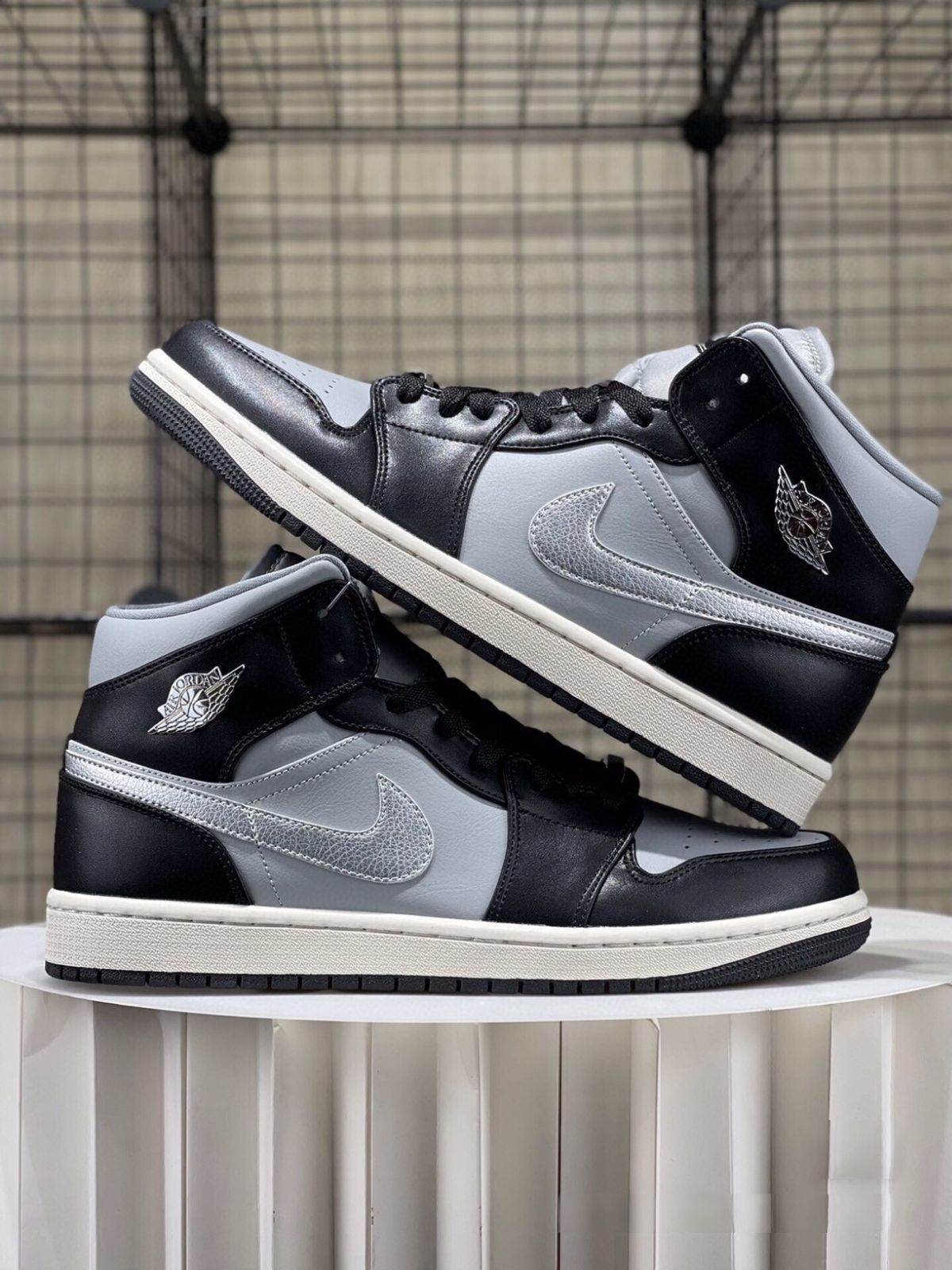 お値下げしました??即購入?? Nike Air Jordan 1 High Mid 箱付 男女兼用