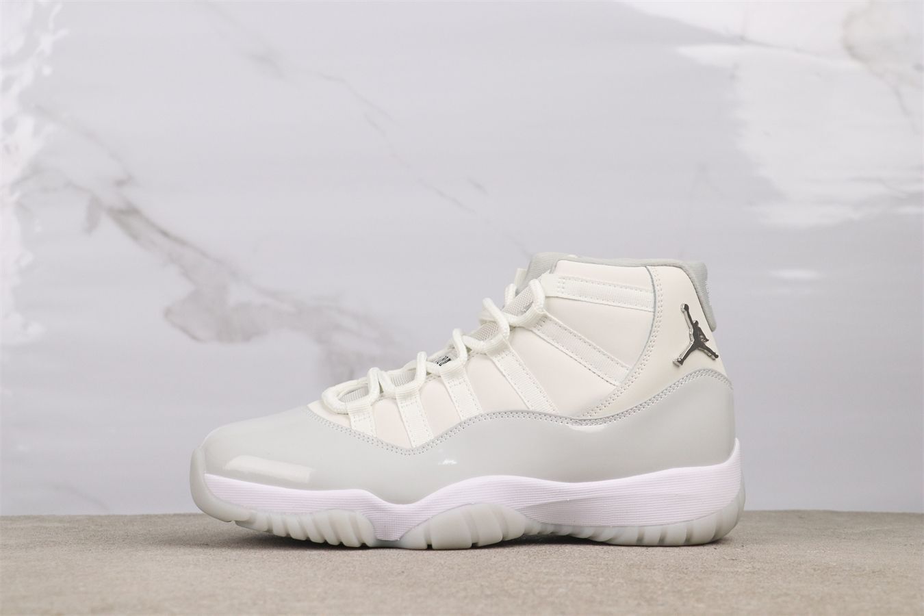 【今日特価】Air Jordan 11 AR0715 - 110 ピュアホワイト