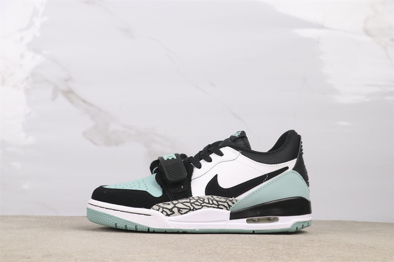 【今日特価】Air Jordan エアジョーダン CD7069-109 ブラックホワイトグリーン