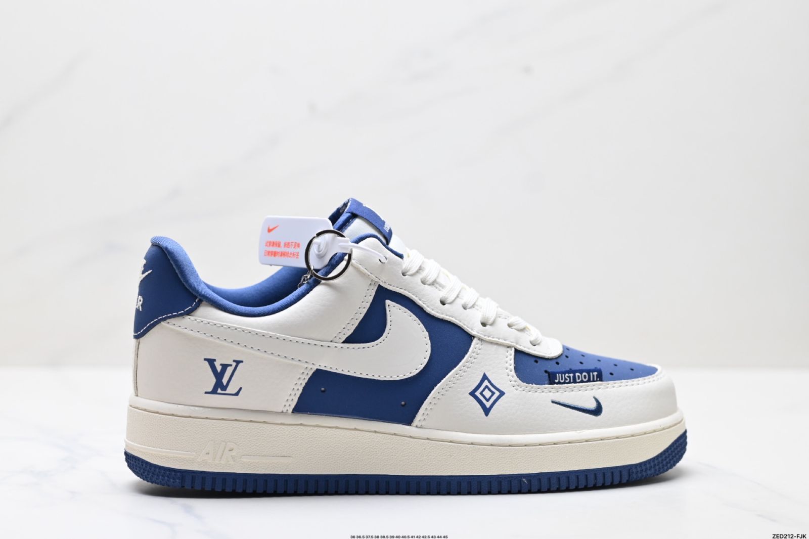 NIKE AIR FORCE 1‘07 LV8オリジナル型紙とボードを使用した純正ロートップエアフォースワンのフォルムを再現