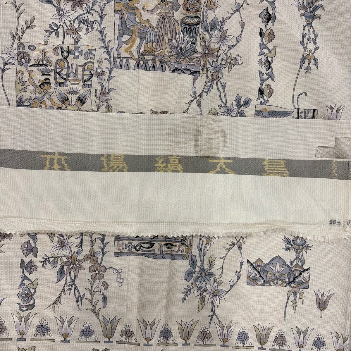 【美品】 訪問着 身丈161cm 裄丈62cm S 袷 大島紬地 コプト柄 草花 金彩 灰白 正絹 秀品 【中古】