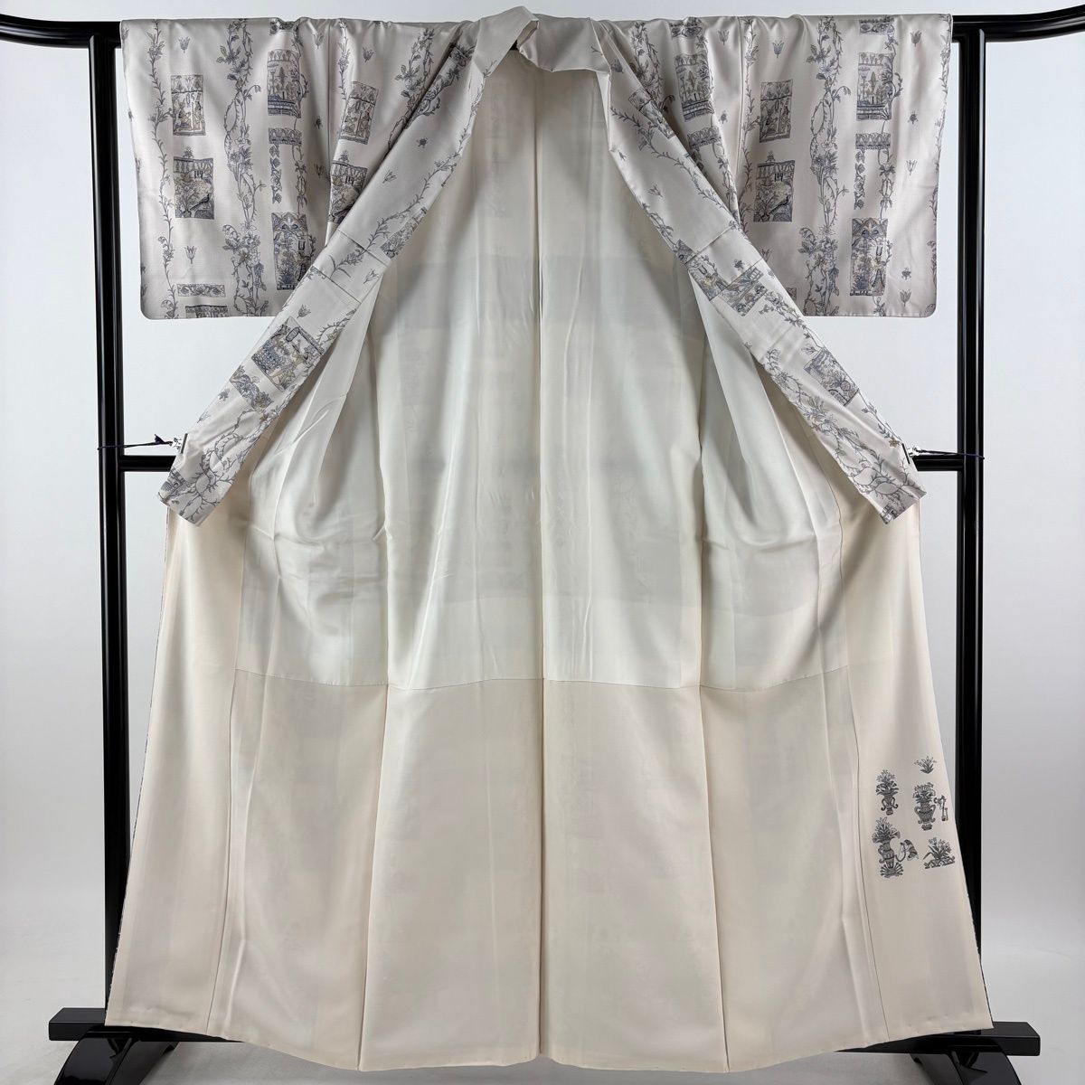 【美品】 訪問着 身丈161cm 裄丈62cm S 袷 大島紬地 コプト柄 草花 金彩 灰白 正絹 秀品 【中古】