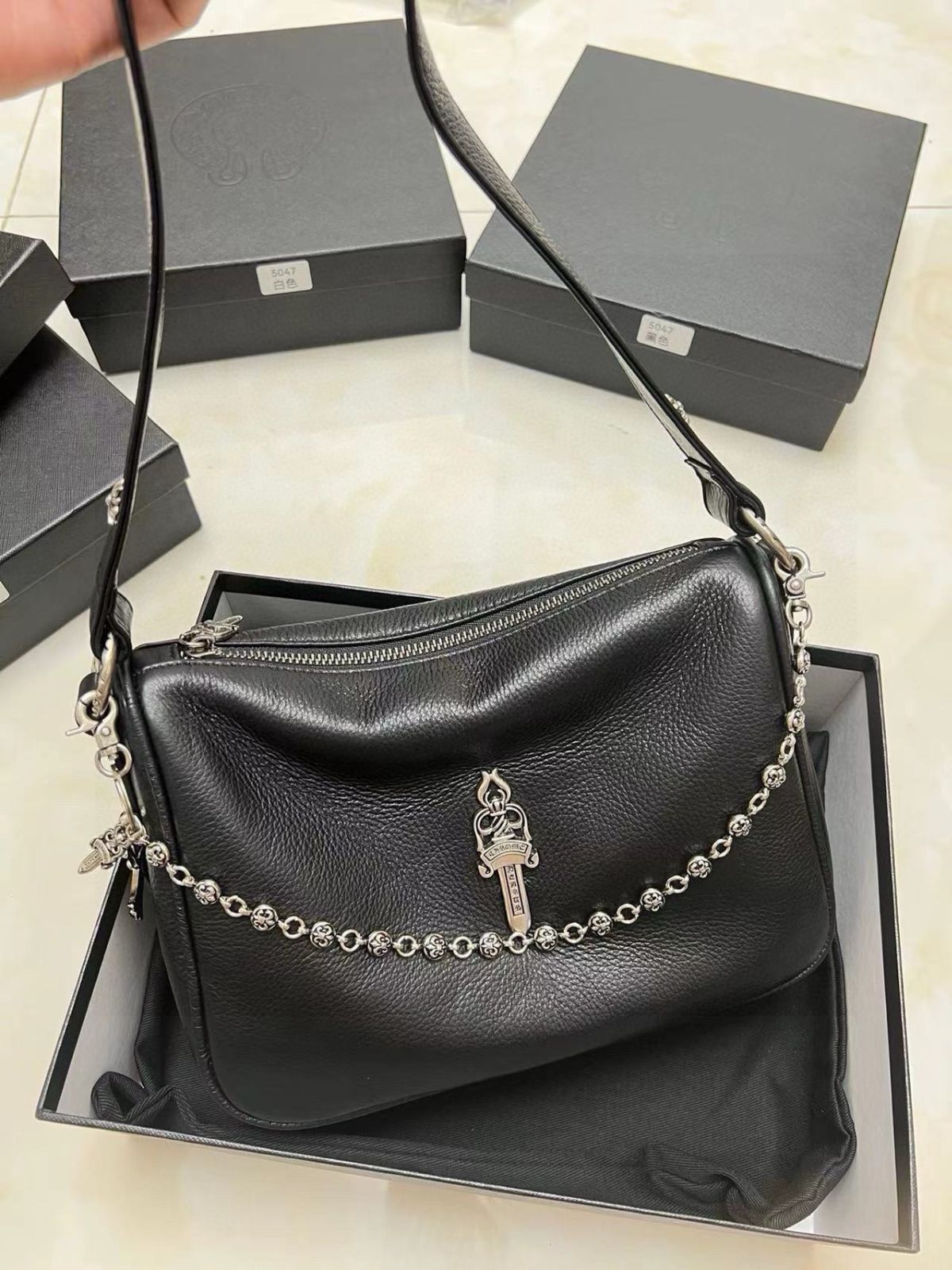 高品質版 Chrome Hearts（クロム・ハーツ）チキンナゲットバッグ（パッケージ付き、オリジナル吊り飾り付き）