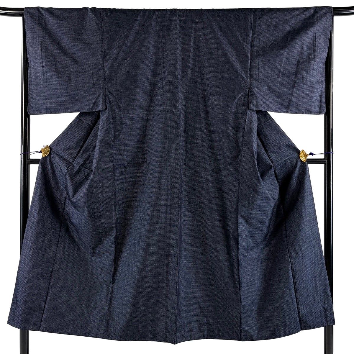 【美品】 男着物 身丈145.5cm 裄丈66.5cm M 袷 幾何学模様 紺色 正絹 秀品 【中古】