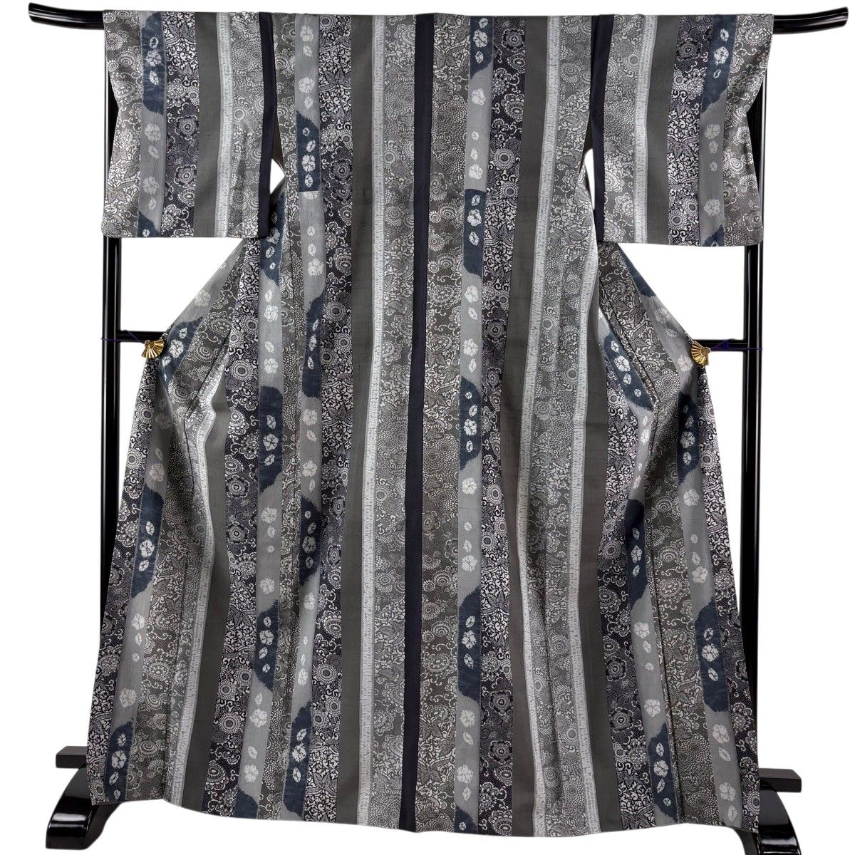 【美品】 小紋 身丈168cm 裄丈67cm M 袷 紬地 花唐草 縦縞 絞り 灰緑 正絹 秀品 【中古】