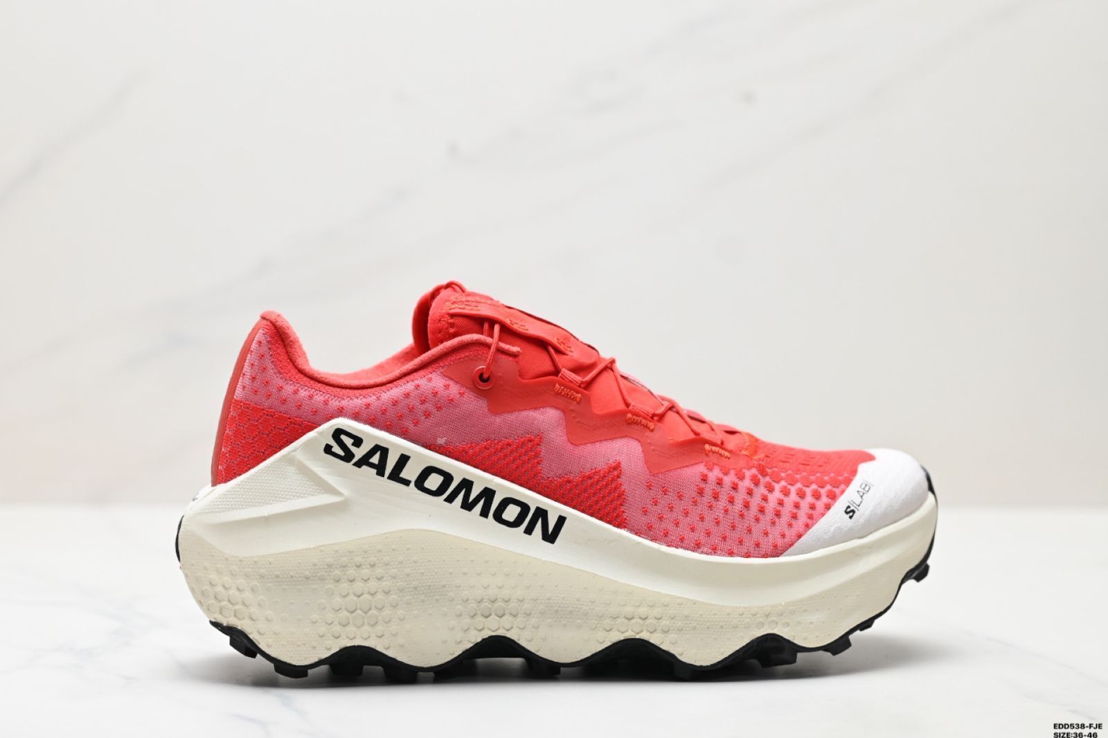 サロモン S/LAB ULTRA Glide 柔らかく快適で滑り止め・耐磨耗性のあるロートップロードランニングシューズ