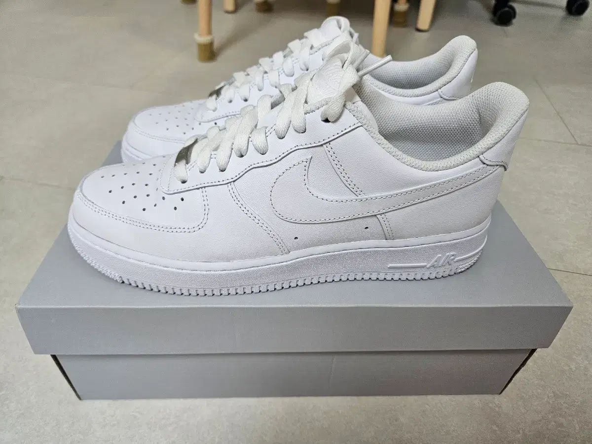 260 NIKE エアフォース1 ロー オールホワイト