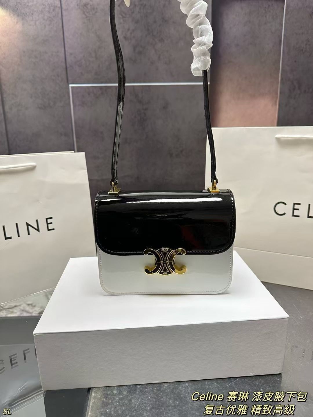 Celine セリーン ラッカー アンダーアーバッグ（ボックス付き）