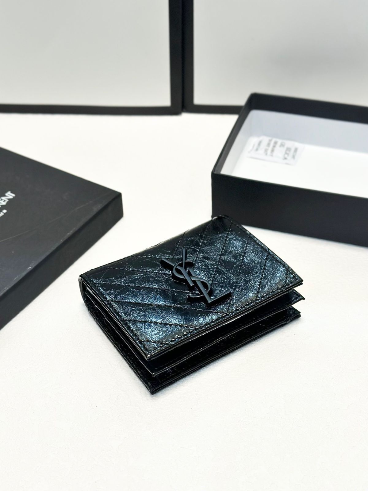 本日限定特価】イヴ?サンローラン オイルドレザー ウォレット 11×10cm