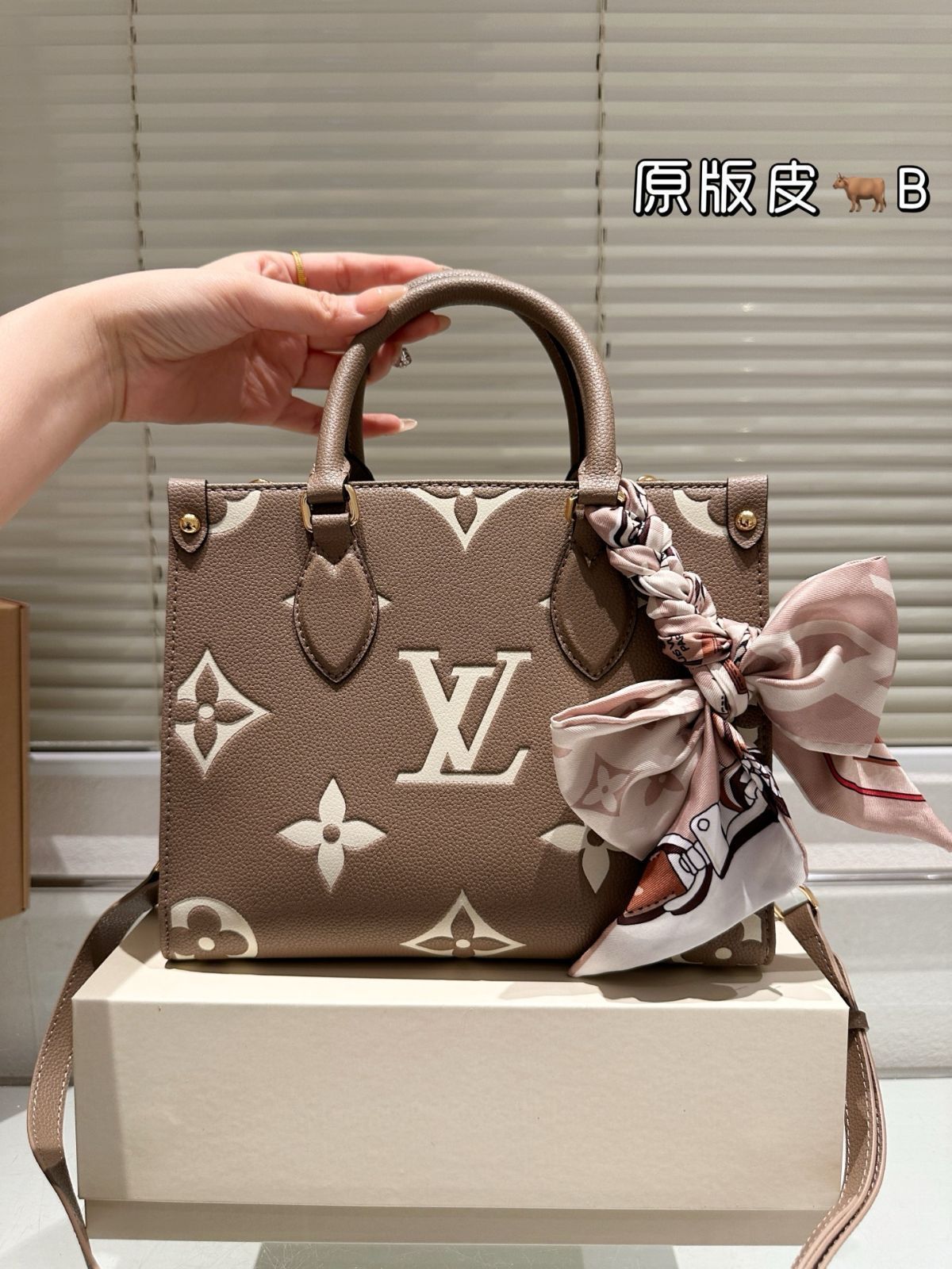 今日特価】Louis Vuitton Onthego 25cm Embossed Jungle Tote Bag