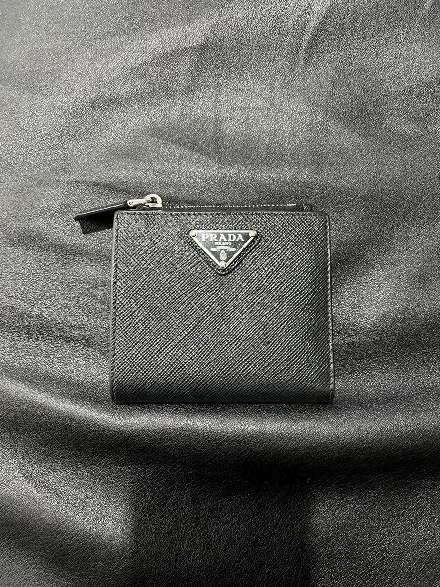 PRADA プラダ ジッパー財布