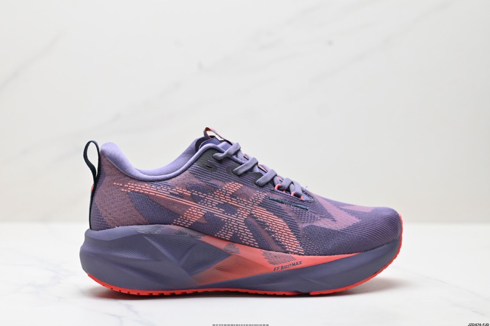 Asics アシックス NOVABLAST 5 軽量ランニングシューズ