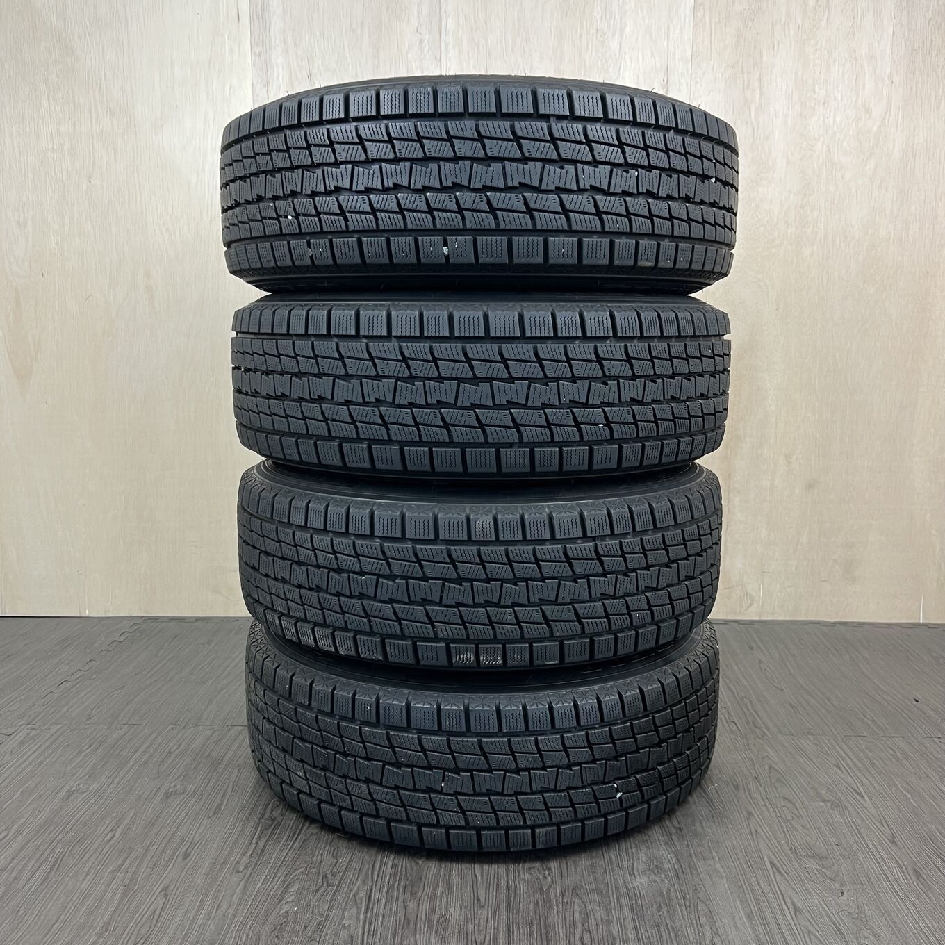 [タイヤのみ]スタッドレスタイヤ 225/60R18 GOODYEAR ICE NAVI SUV 4本セット #105T40426