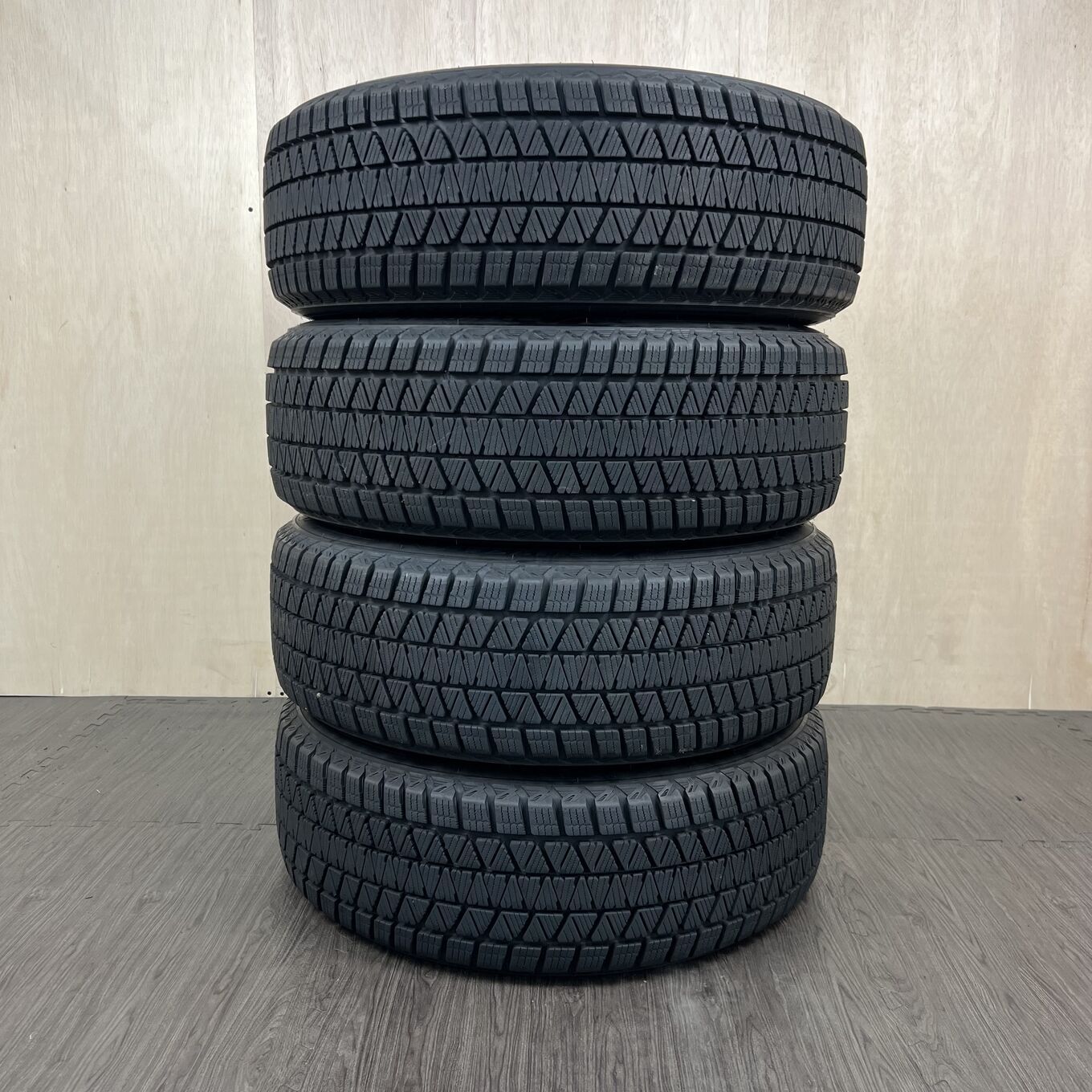 [タイヤのみ]スタッドレスタイヤ 225/60R18 BRIDGESTONE BLIZZAK DM-V3 4本セット #106T40426