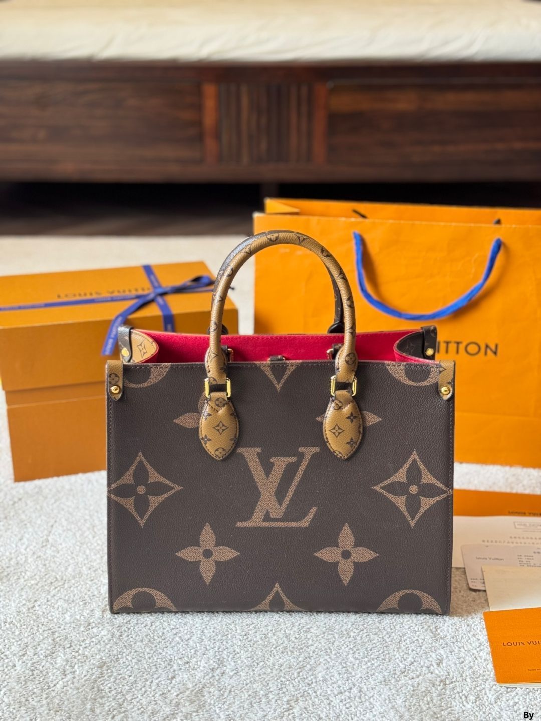 【今日特価】LV Onthego 35cm 圧字 ジャングルバッグ A/B 面スプレー柄-WTO輸入1
