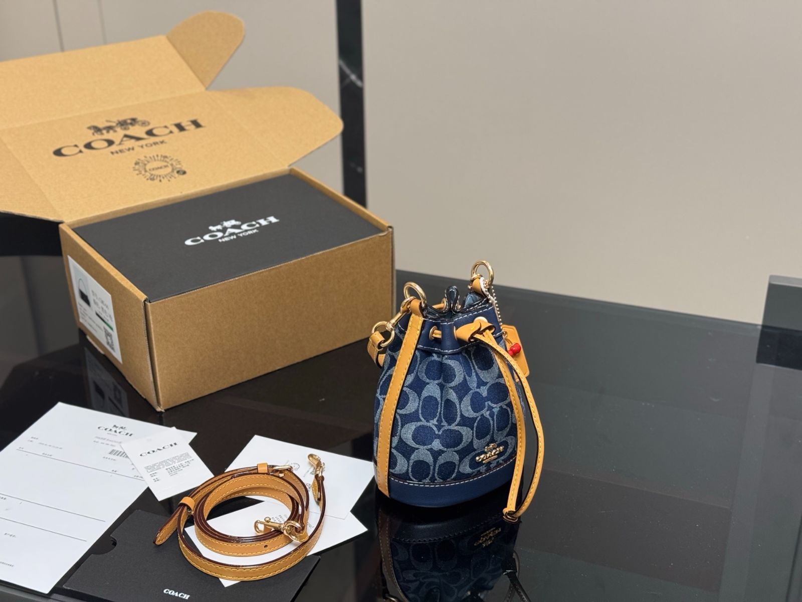 【今日特価】Coach デニム ミニバケツバッグ（Cute Design）-WTO輸入