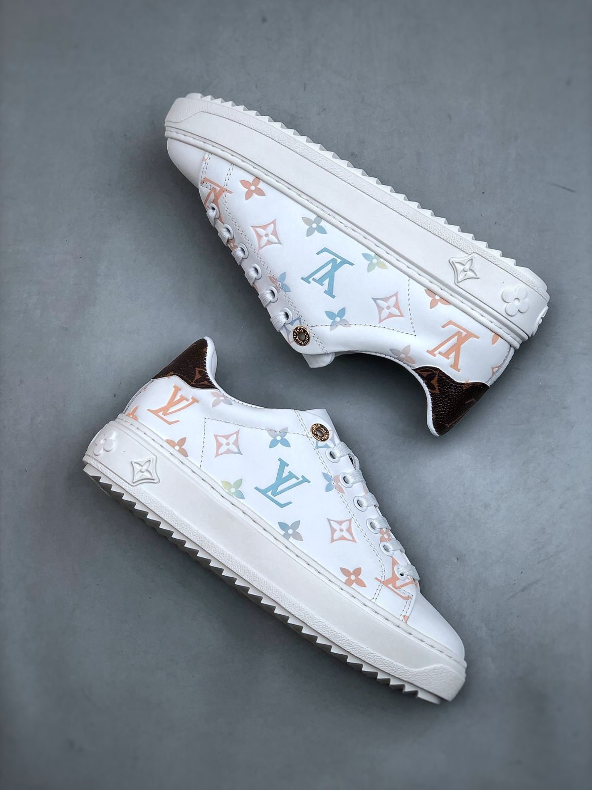 Louis Vuitton ロートップスニーカー、ホワイトパターン、ブラウン 