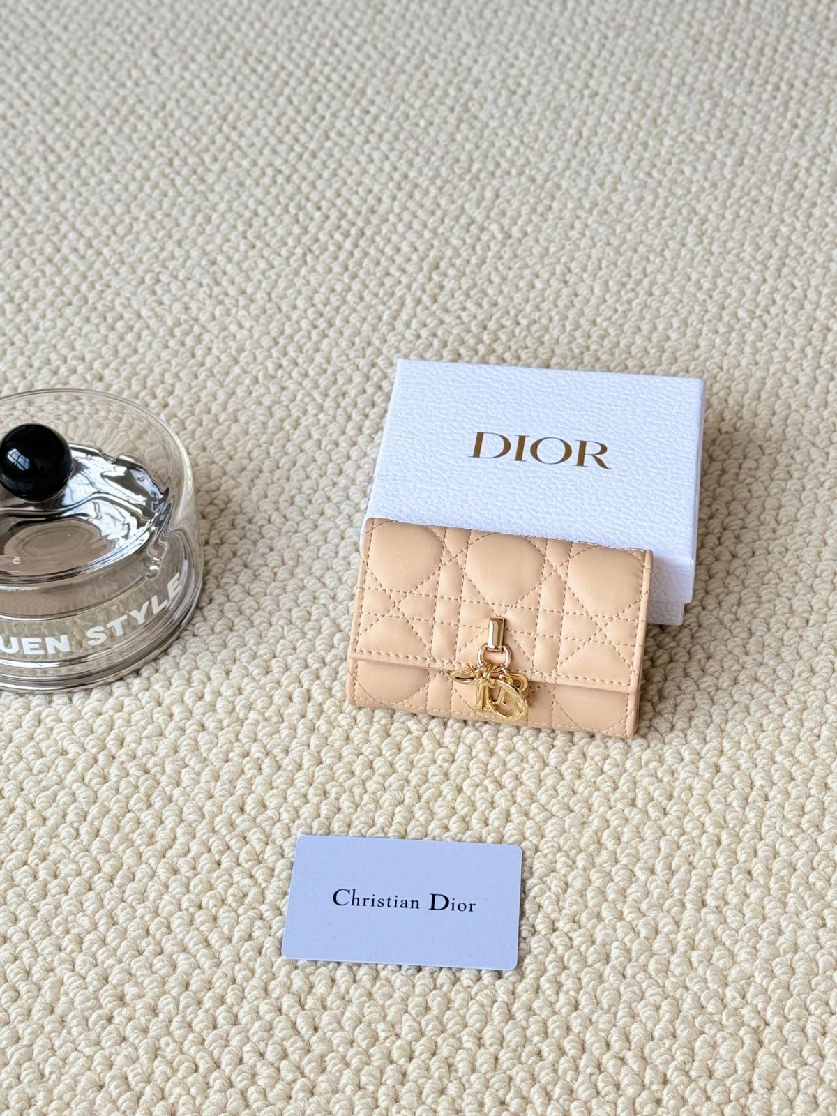 【今日特価】My Dior Glycine ウォレット, ラズベリーピンク, 藤の花モチーフ, エレガントで実用的なデザイン！[本日特価|新品未使用品]
